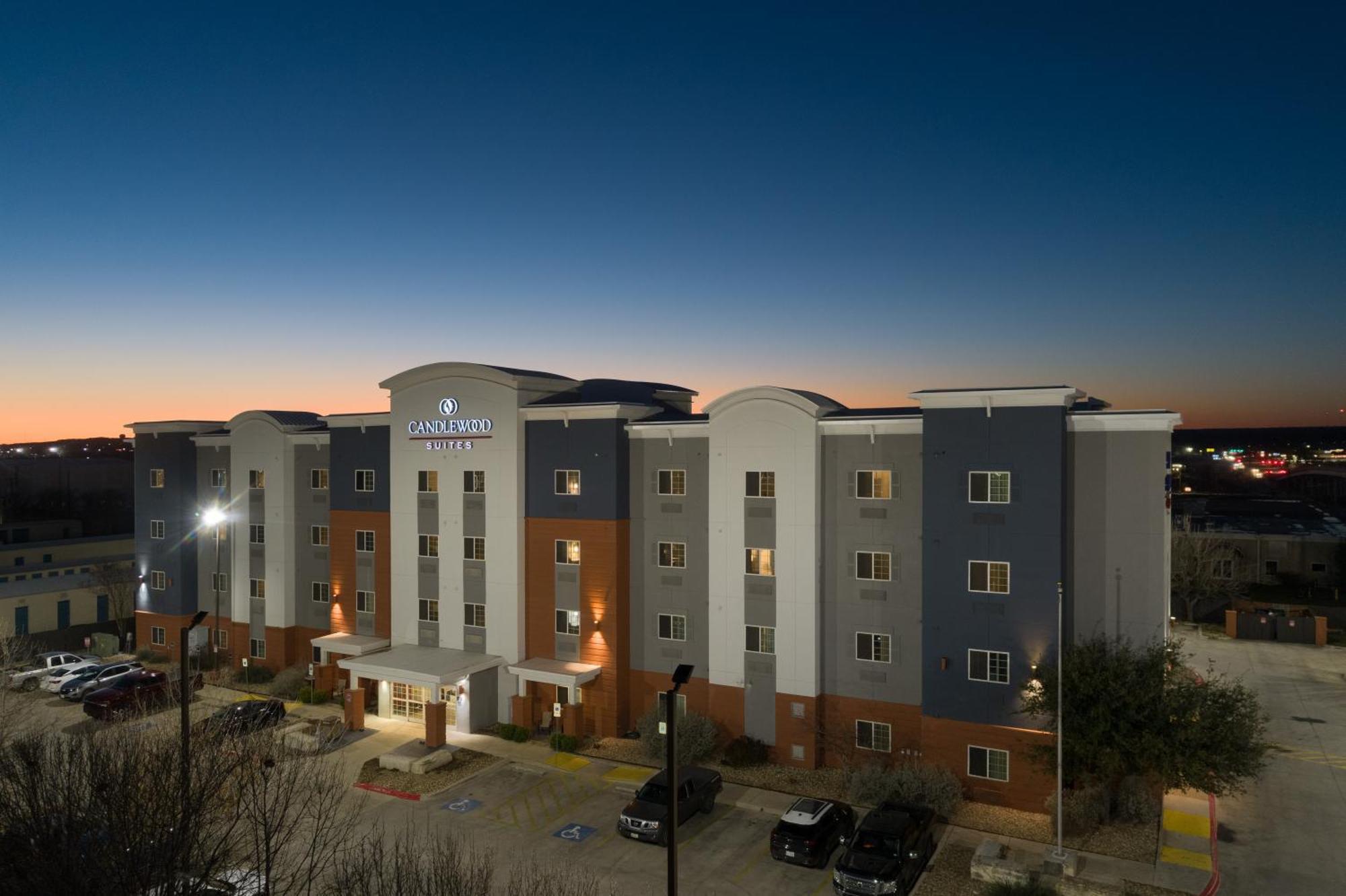 Candlewood Suites San Marcos By Ihg Exterior photo